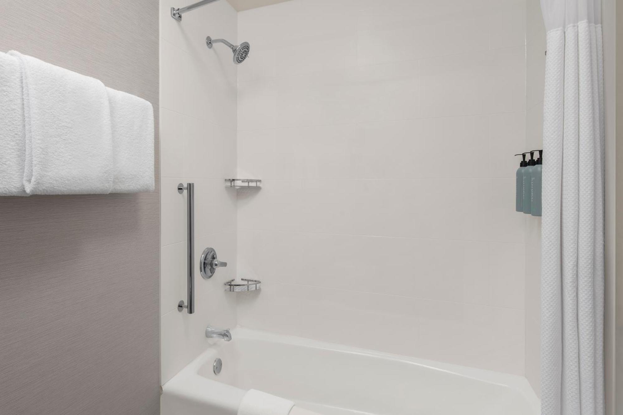 Courtyard By Marriott Little Rock West Hotel Bagian luar foto