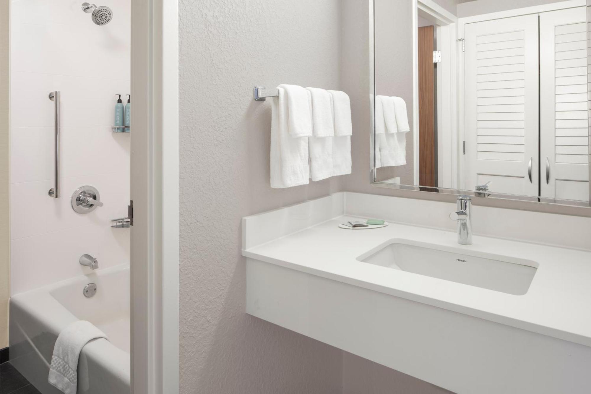 Courtyard By Marriott Little Rock West Hotel Bagian luar foto