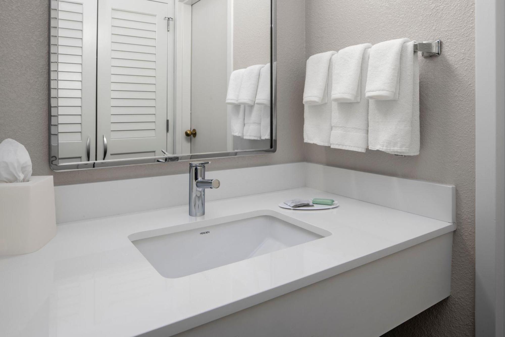 Courtyard By Marriott Little Rock West Hotel Bagian luar foto